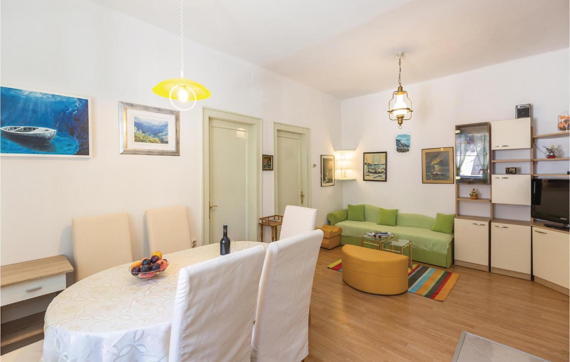 Awesome Apartment In Makarska With Kitchen Exterior photo