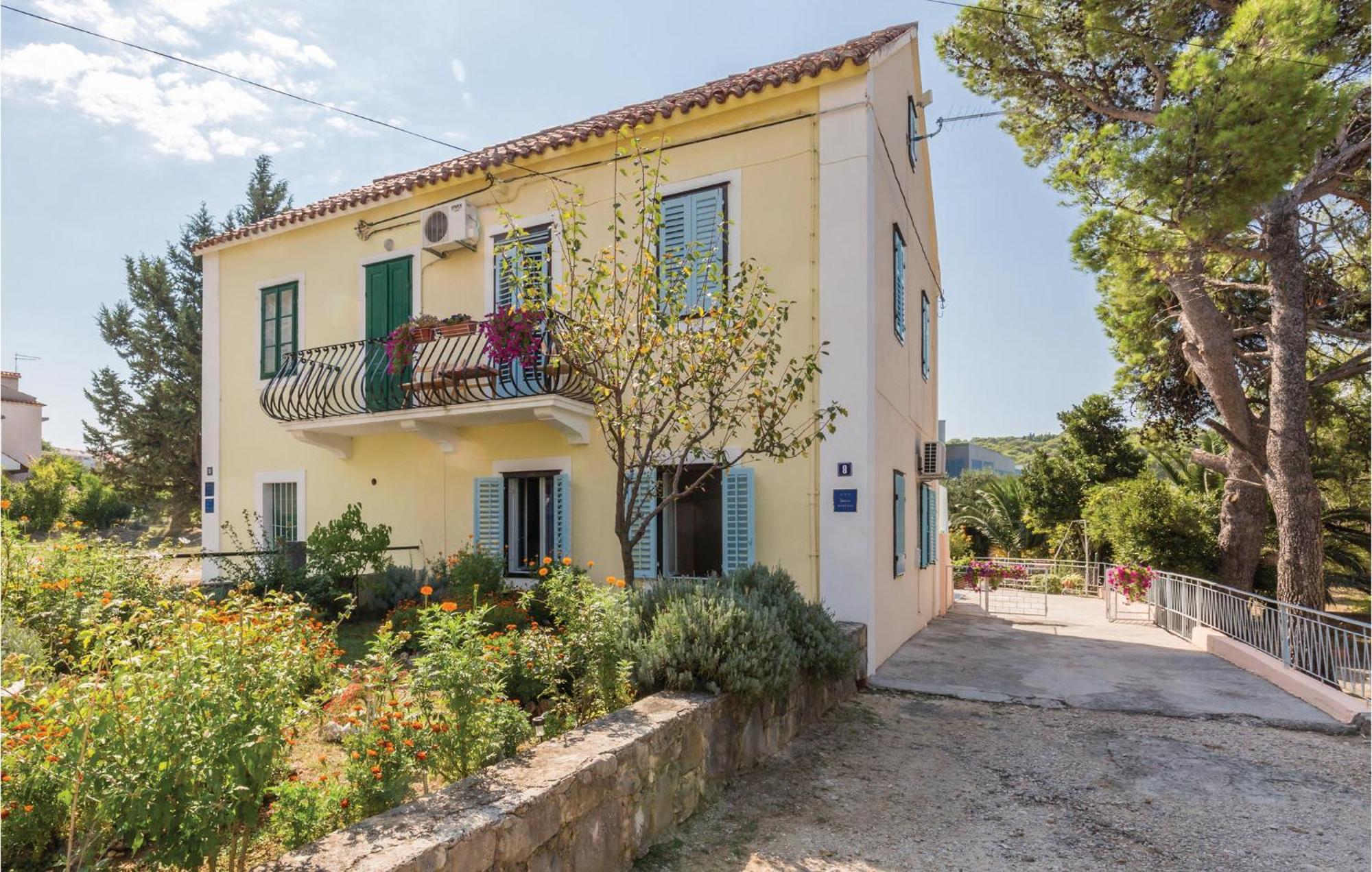 Awesome Apartment In Makarska With Kitchen Exterior photo